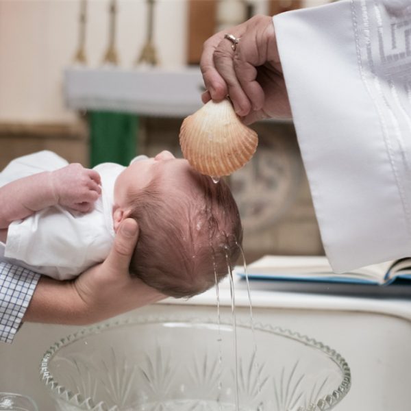 Comment habiller un enfant pour son baptême ?